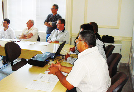 Primeira equipe de motoristas é treinada na matriz da APK para atendimento de um novo contrato de transporte de containeres no Nordeste.